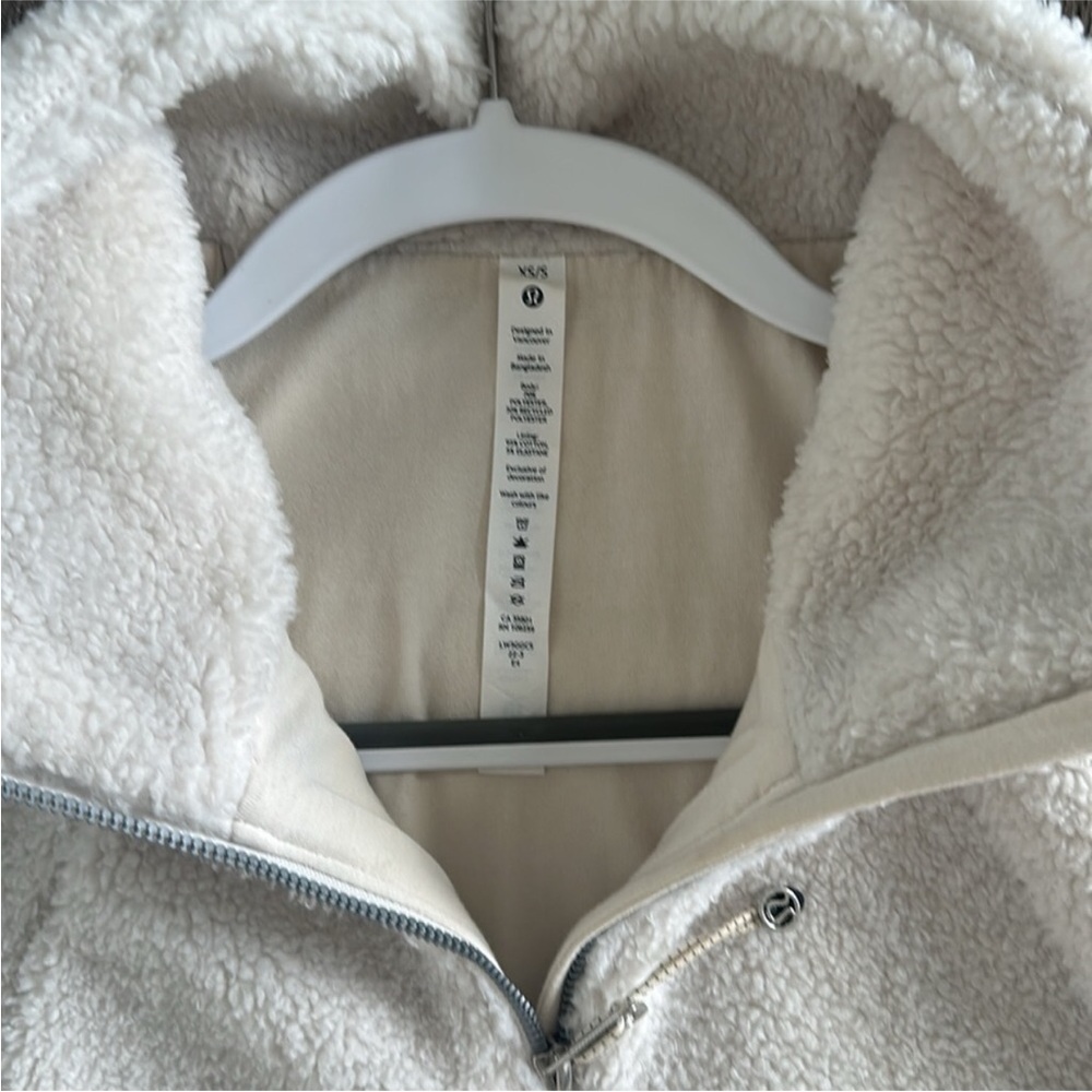 lululemon athletica White sherpa Jacket - Picture 2 of 3